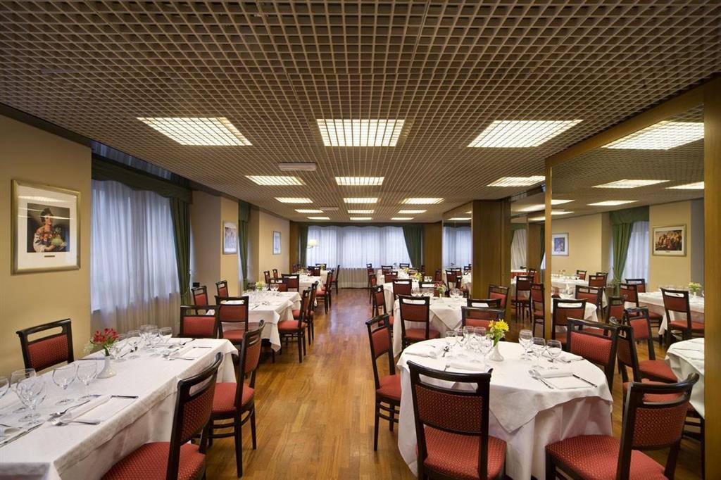 Unahotels Century Milano Restaurante foto
